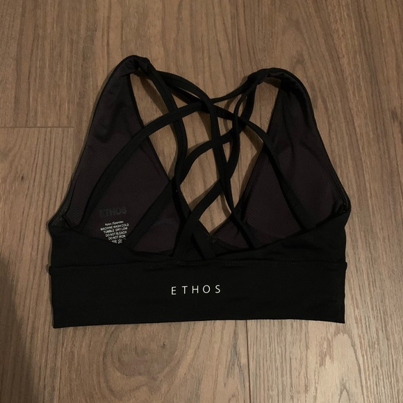 Ethos deep V with strappy back sports bra - Picture 3 of 4